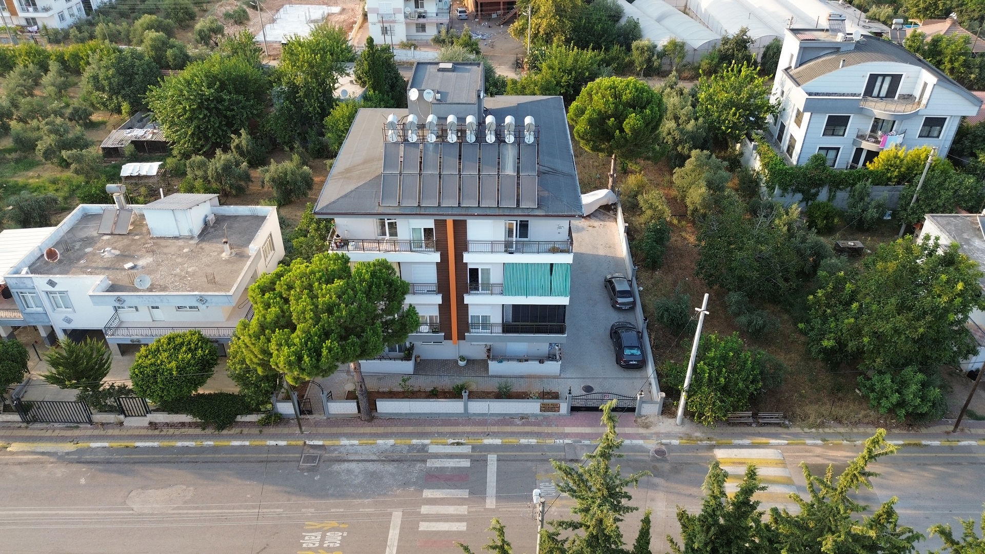 İsmet Altıngeyik Apartment